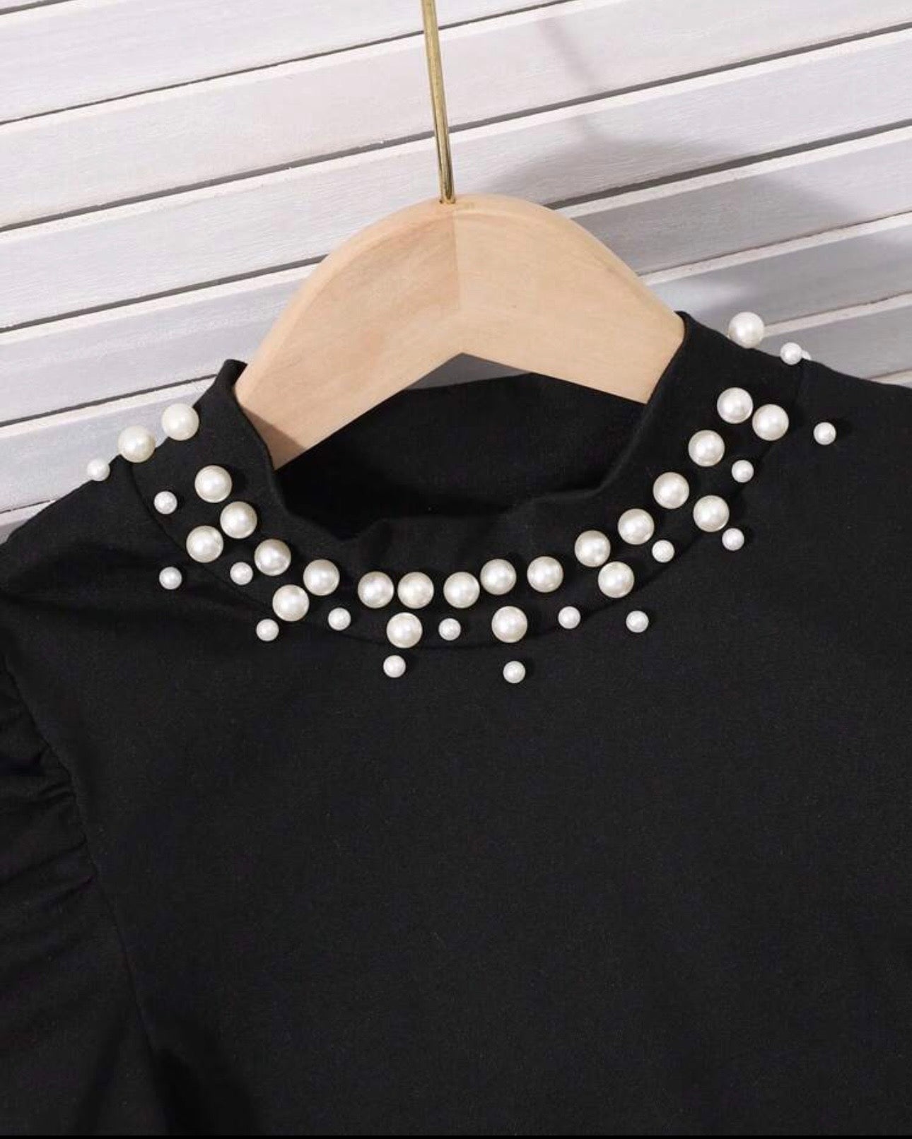 Tween Girl 2Pcs Outfit – Black & White Faux Pearl Top & Floral Ruffle Skirt Set