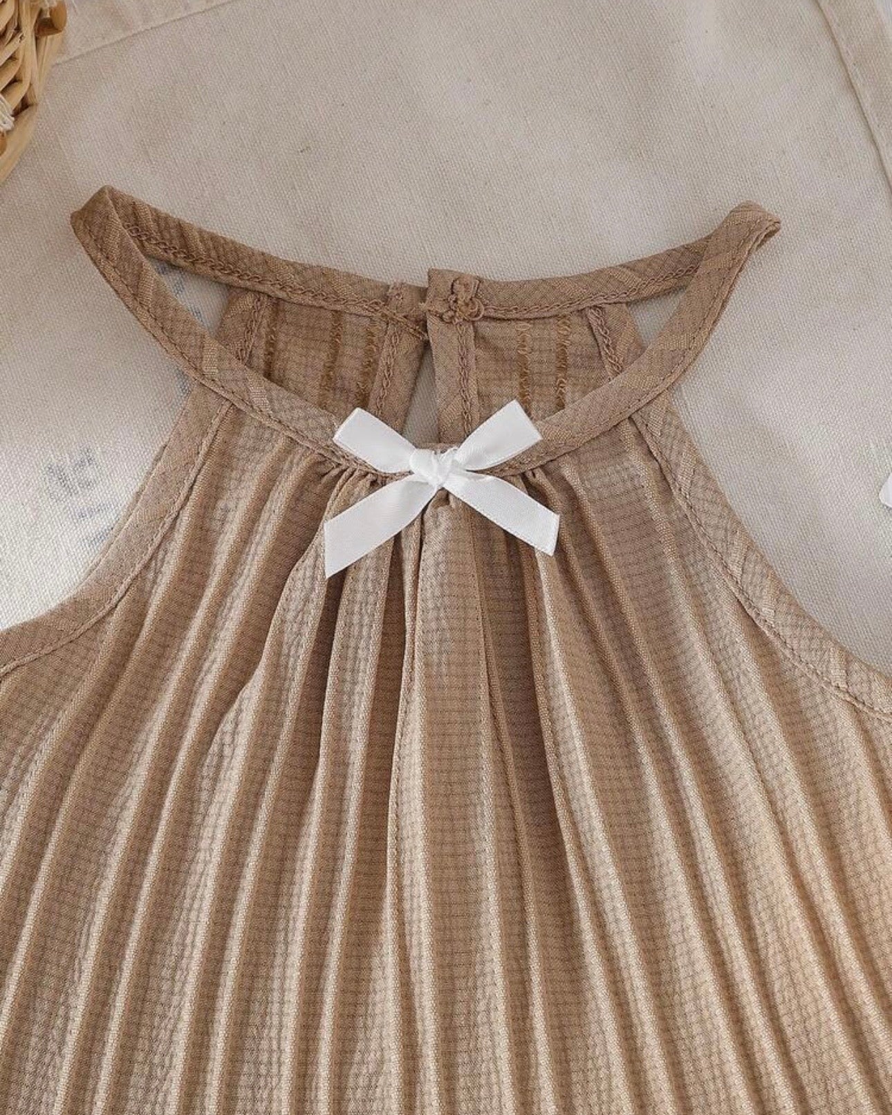 2pcs Baby Girls' khaki colour Spaghetti Strap Camisole Top With 3D Bow Decor Straight Leg Pants Set