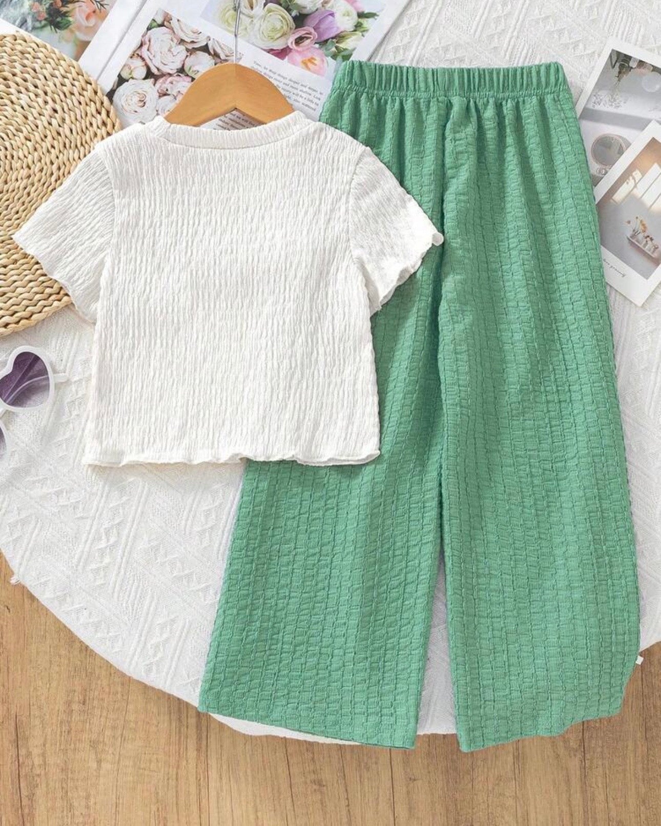 Girls Green and White 3D Floral Textured T-Shirt & Pants Set – 2pcs Casual Outfit