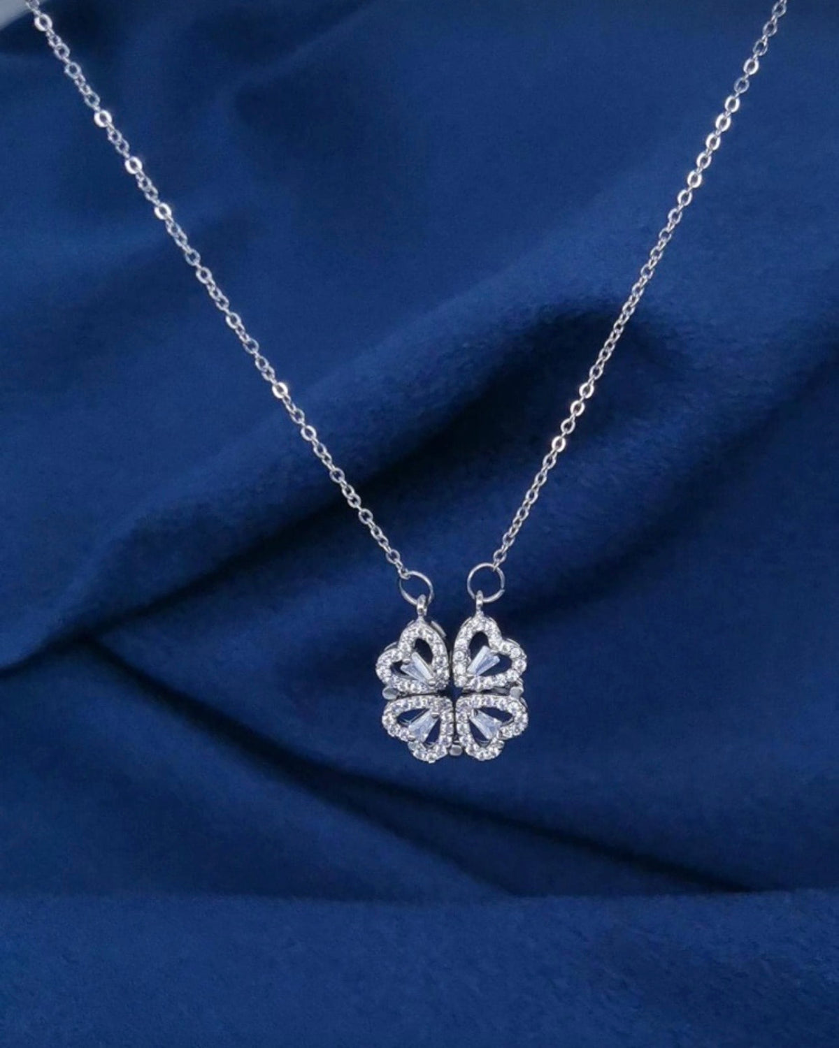 Exquisite Rhinestone Four Leaf Clover Pendant Necklace