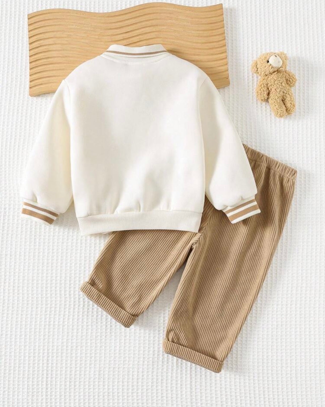 2pcs Baby Boy Bear Knit Pullover Sweatshirt & Khaki Winter Pants