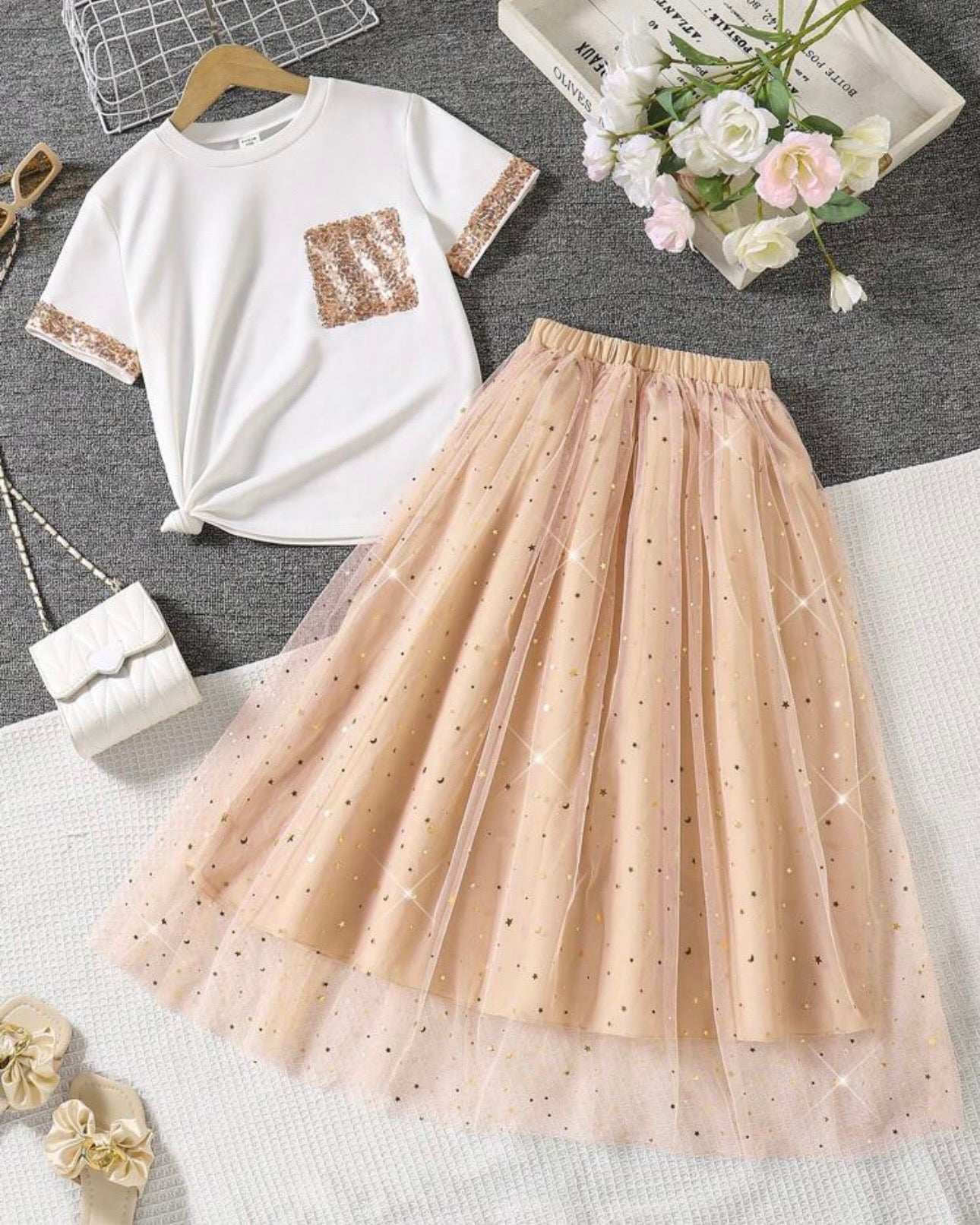2pcs Tween Girl Beaded Decor Round Neck Short Sleeve T-Shirt And Beige Elegant Mesh Sequin Skirt