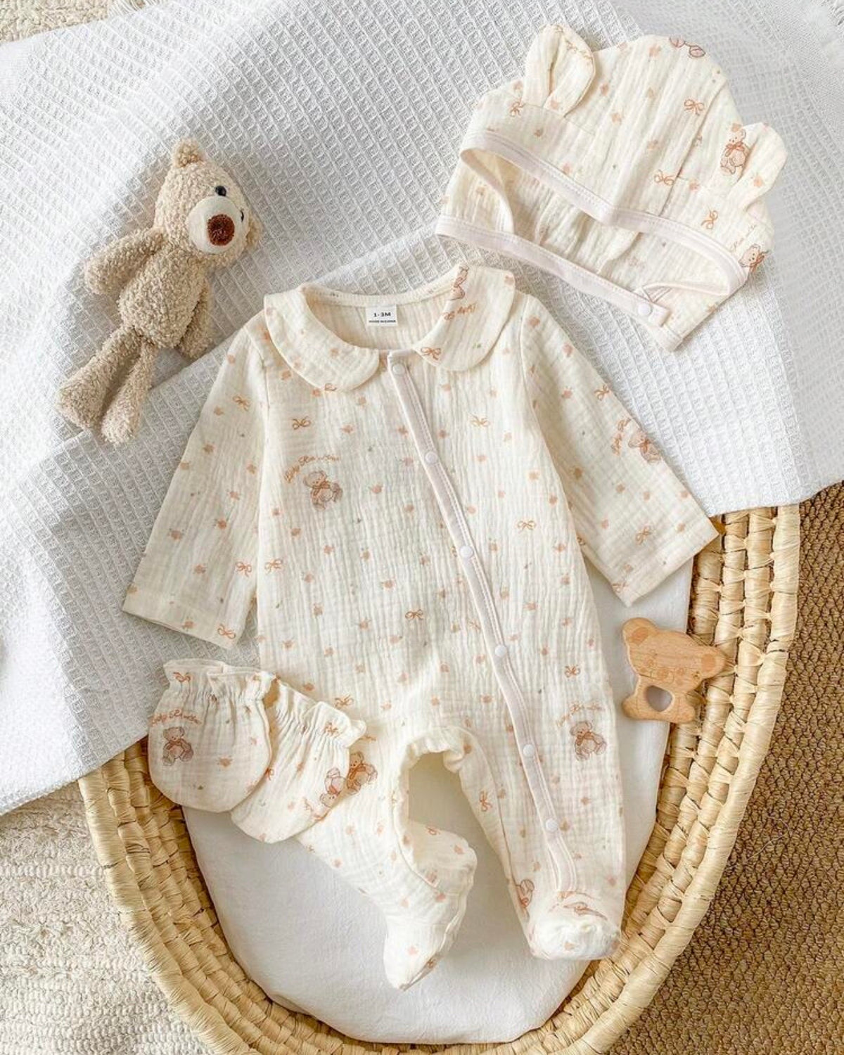 3pcs Newborn Apricot Base Cotton Gauze Crepe Bear Pattern Long Sleeve Long Romper Hat Gloves Set