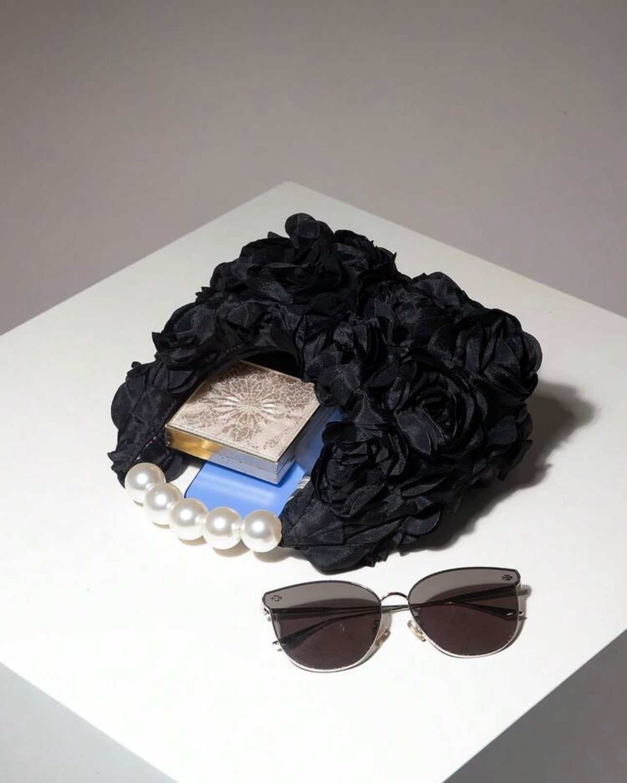 Black Floral Pop Pearl Bag for Elegant Women