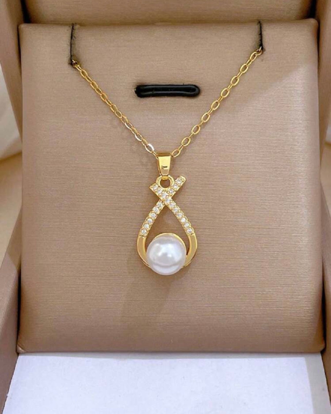 Necklace Chain including Pendant With White Pearl Necklace Earring