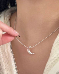 Elegant Minimalist Moon Pendant Necklace – Stainless Steel