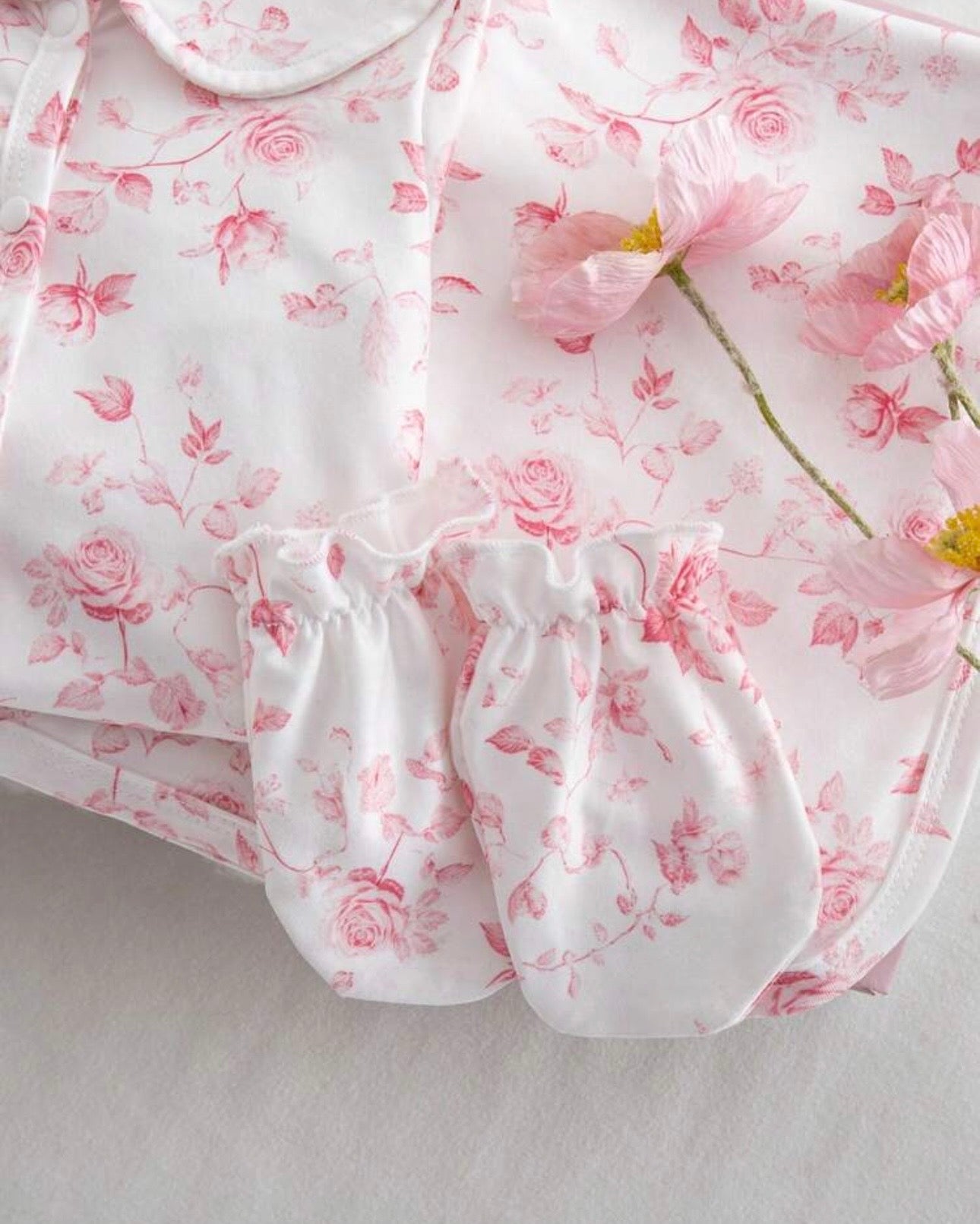 Newborn 4pc White & Pink Floral Starter Set