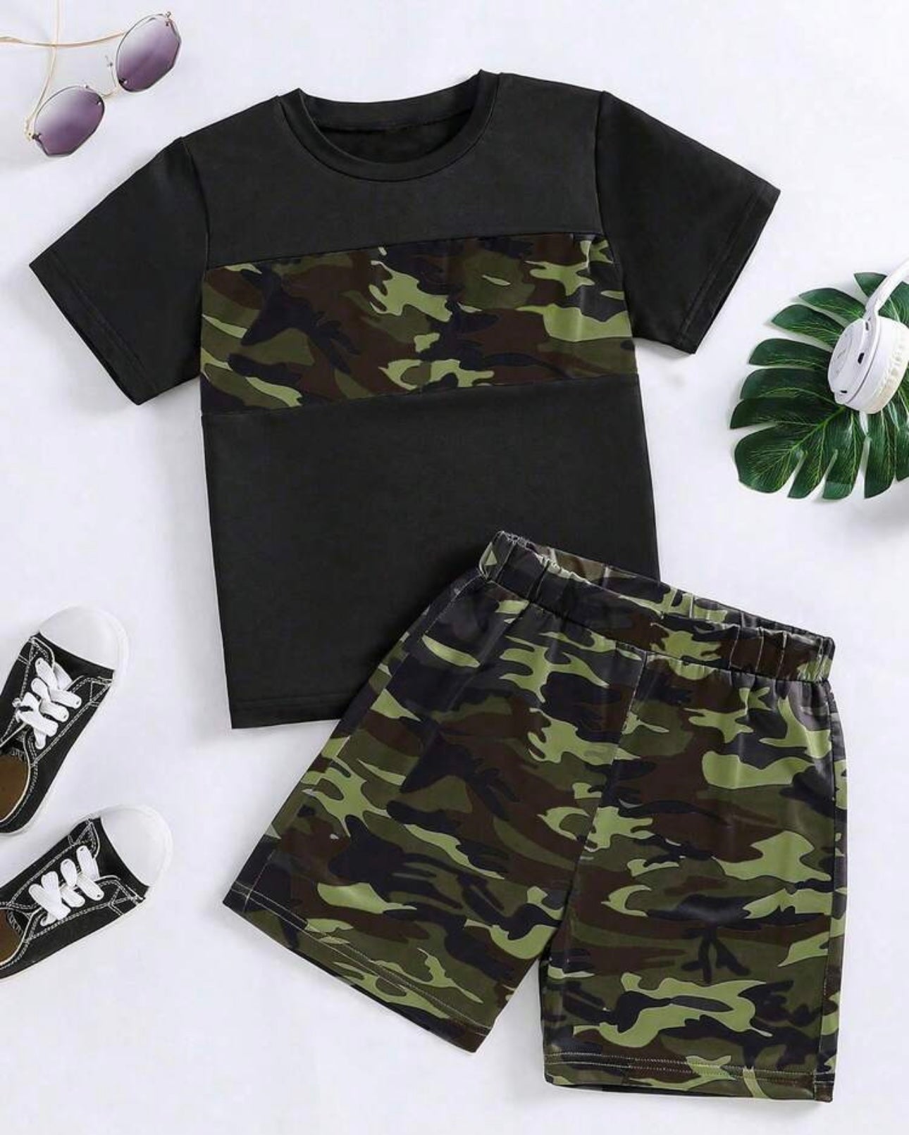 Summer Outfit - Camo Patchwork Design Breathable Short Sleeve Top And Camo Shorts