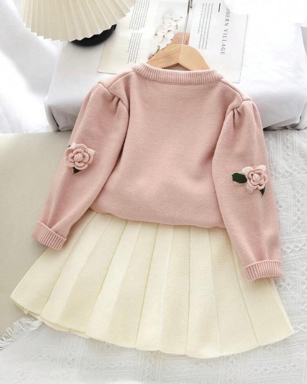 Girls' Pink Long Sleeve Floral Pom Pom Decorated Sweater And Pleated Skirt