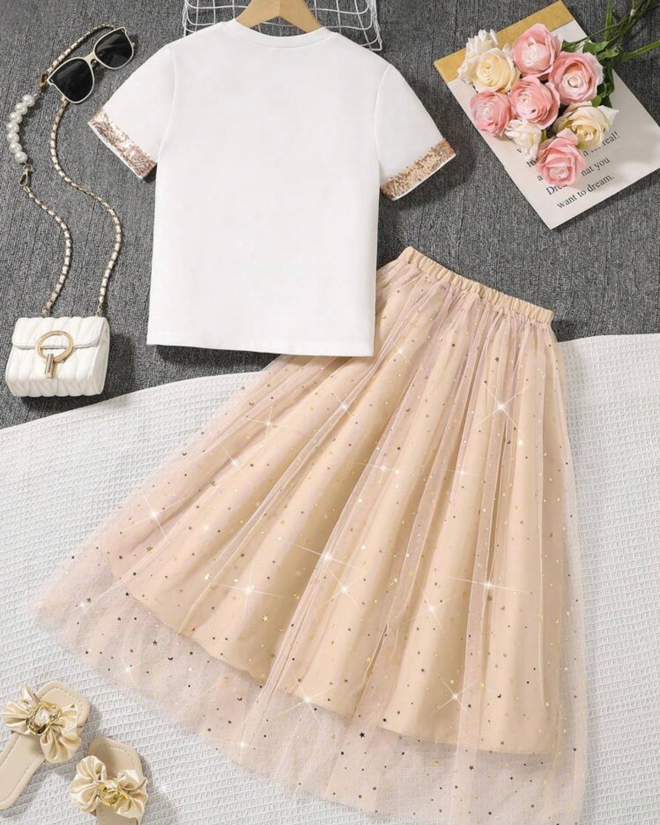 2pcs Tween Girl Beaded Decor Round Neck Short Sleeve T-Shirt And Beige Elegant Mesh Sequin Skirt