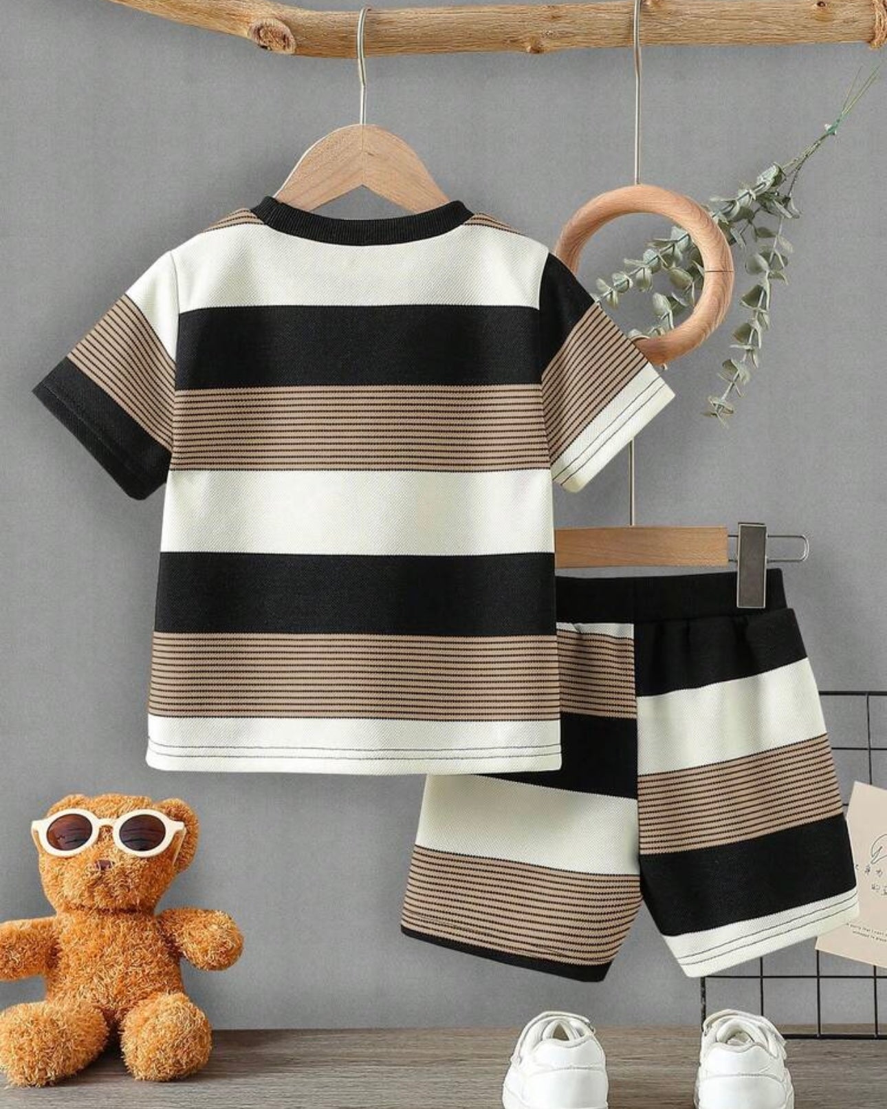 2pcs Striped Contrast Color Bear Embroidered Top + Striped Shorts