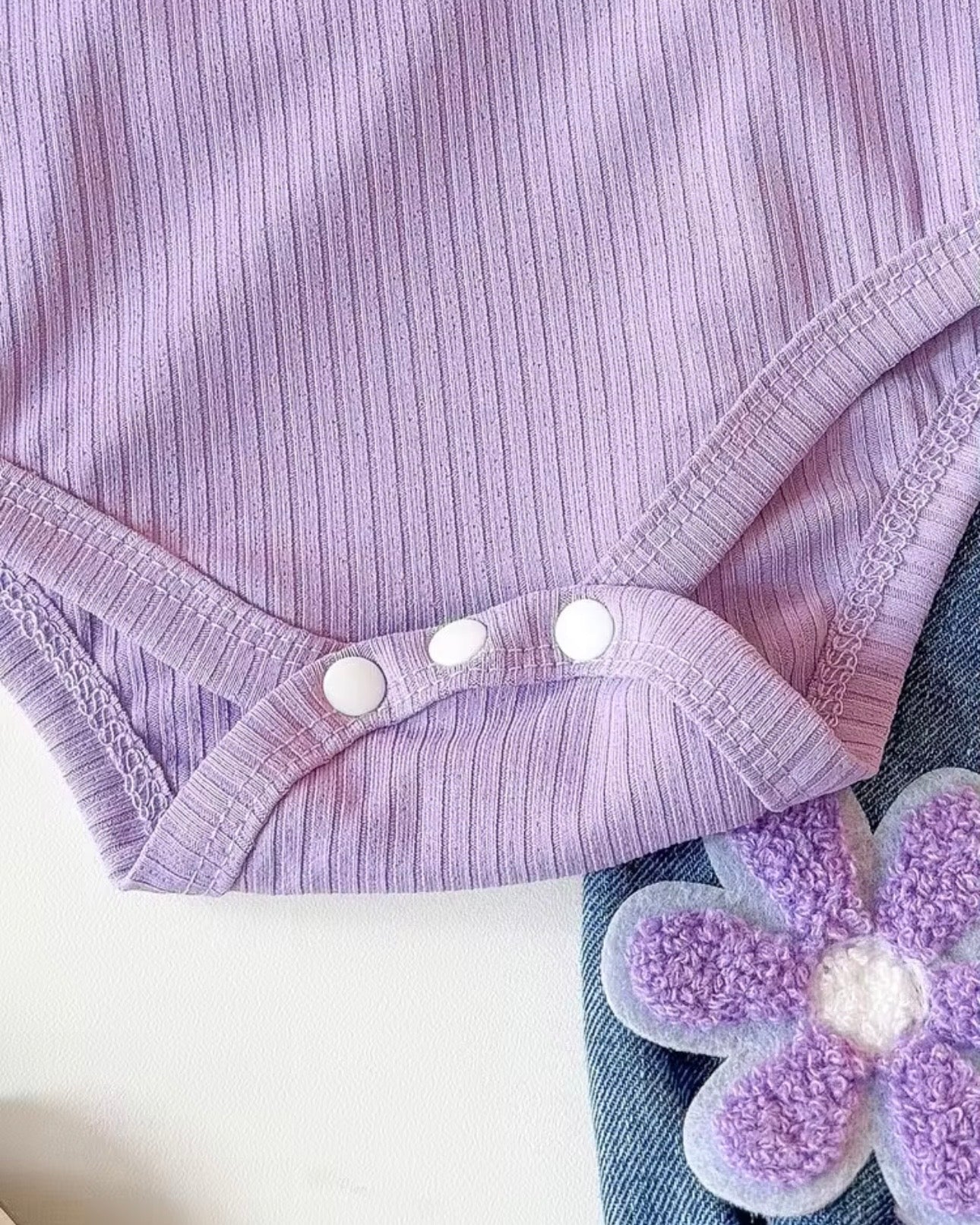 2pcs Purple Baby Girl Flutter Sleeve Bodysuit & 3D Floral Pants