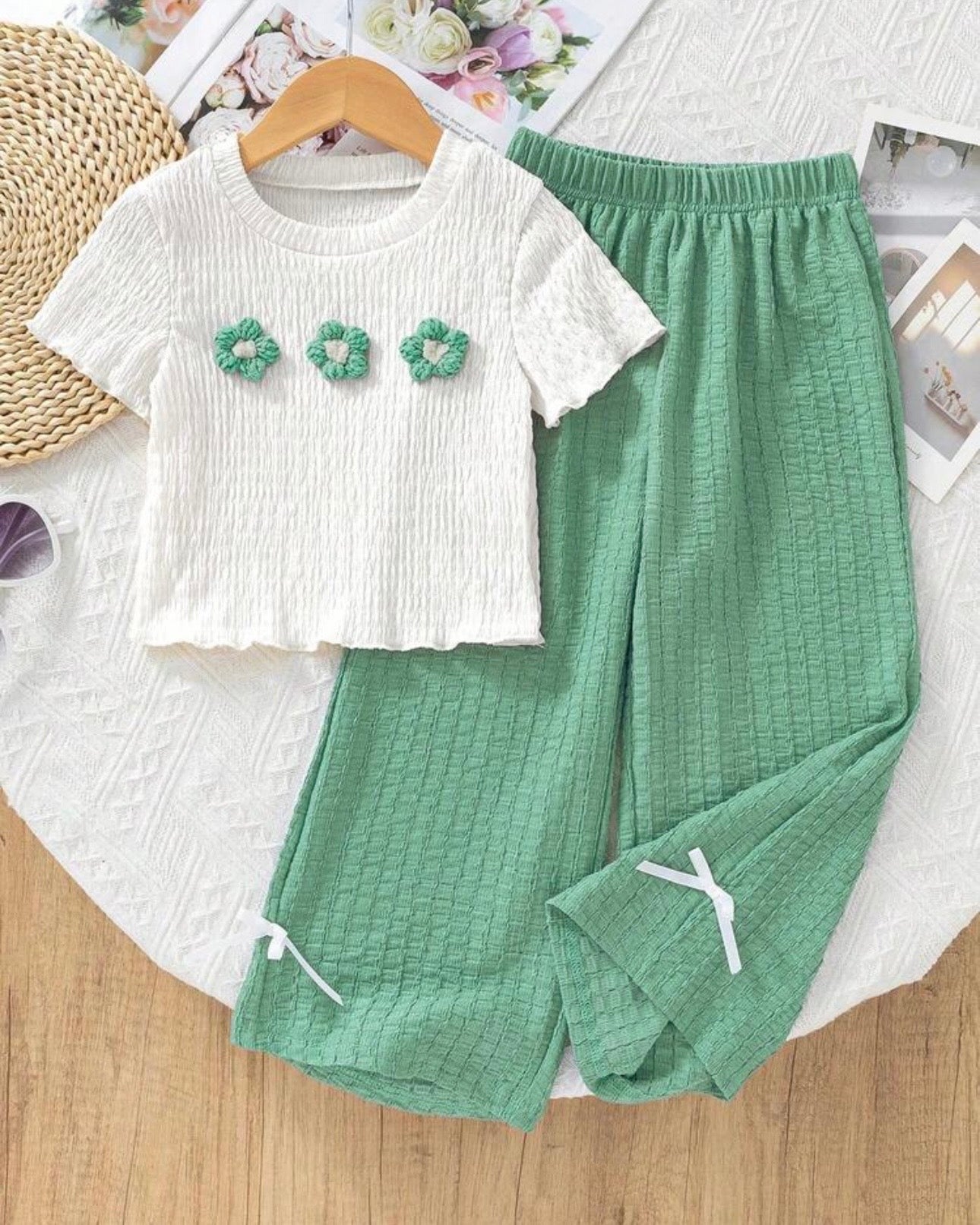 Girls Green and White 3D Floral Textured T-Shirt & Pants Set – 2pcs Casual Outfit