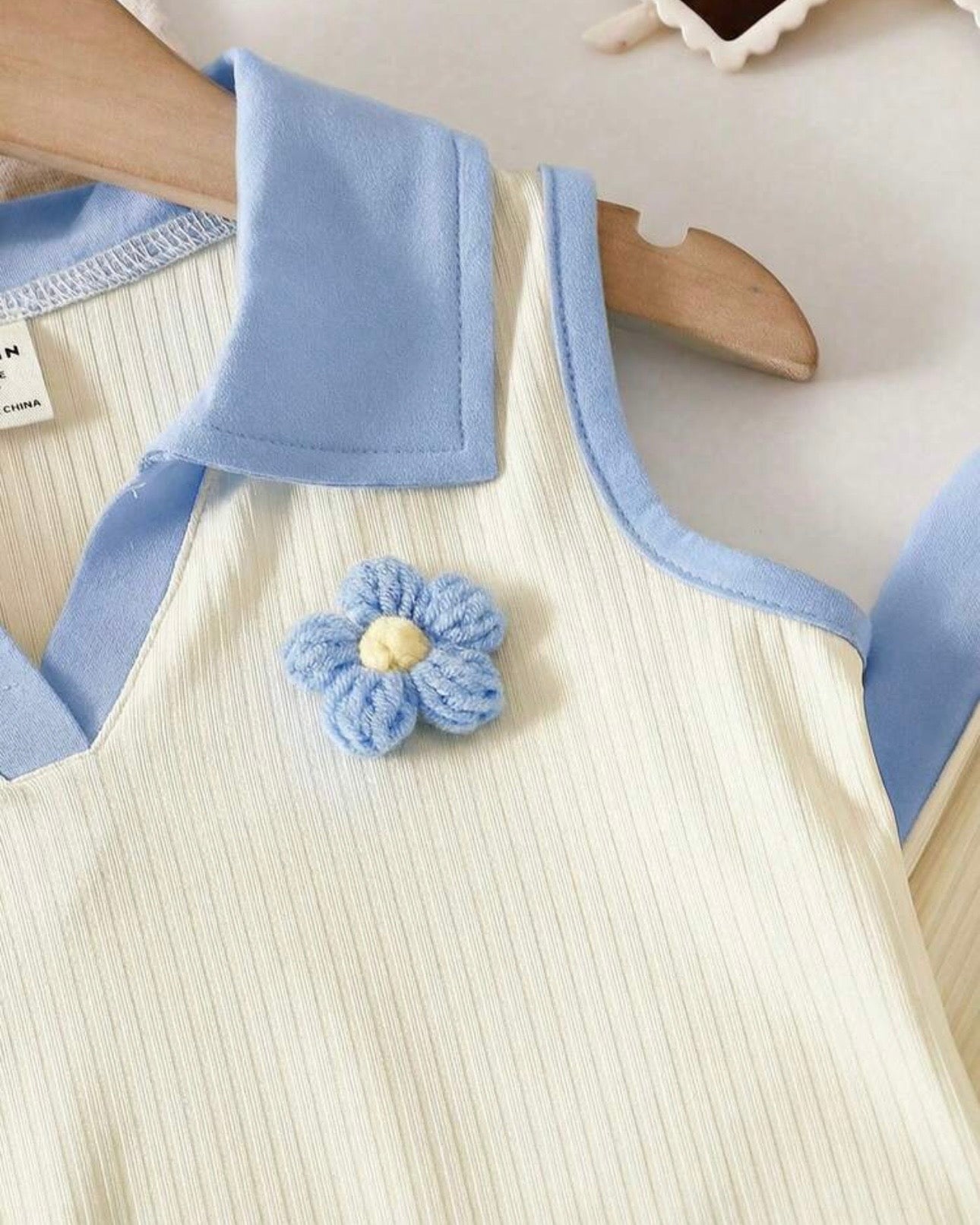 2pcs Girls 3D Floral Knitted White and Blue Polo Vest And Flared Pants