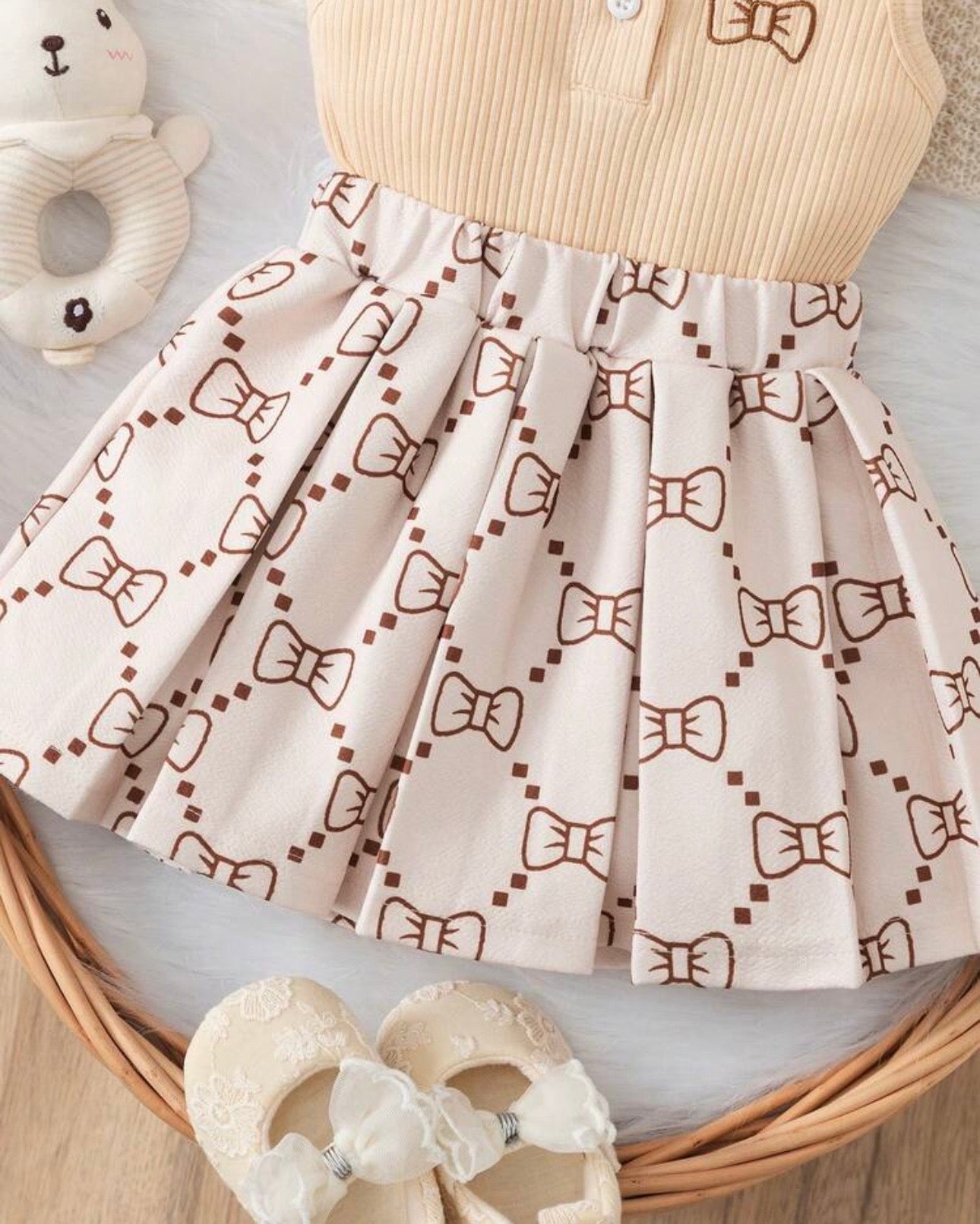 2pcs Beige Baby Girl Bowknot-Shape Embroidery Sleeveless Top&Short Pleated Skirt