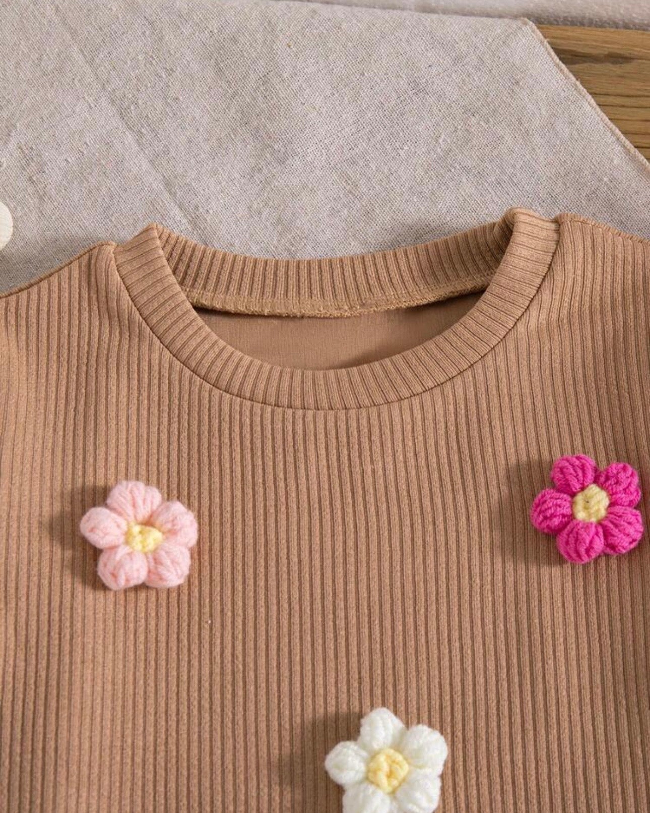 Girls Khaki 3D Floral Decor Round Neck Long Sleeve Sweatshirt And Pants Set