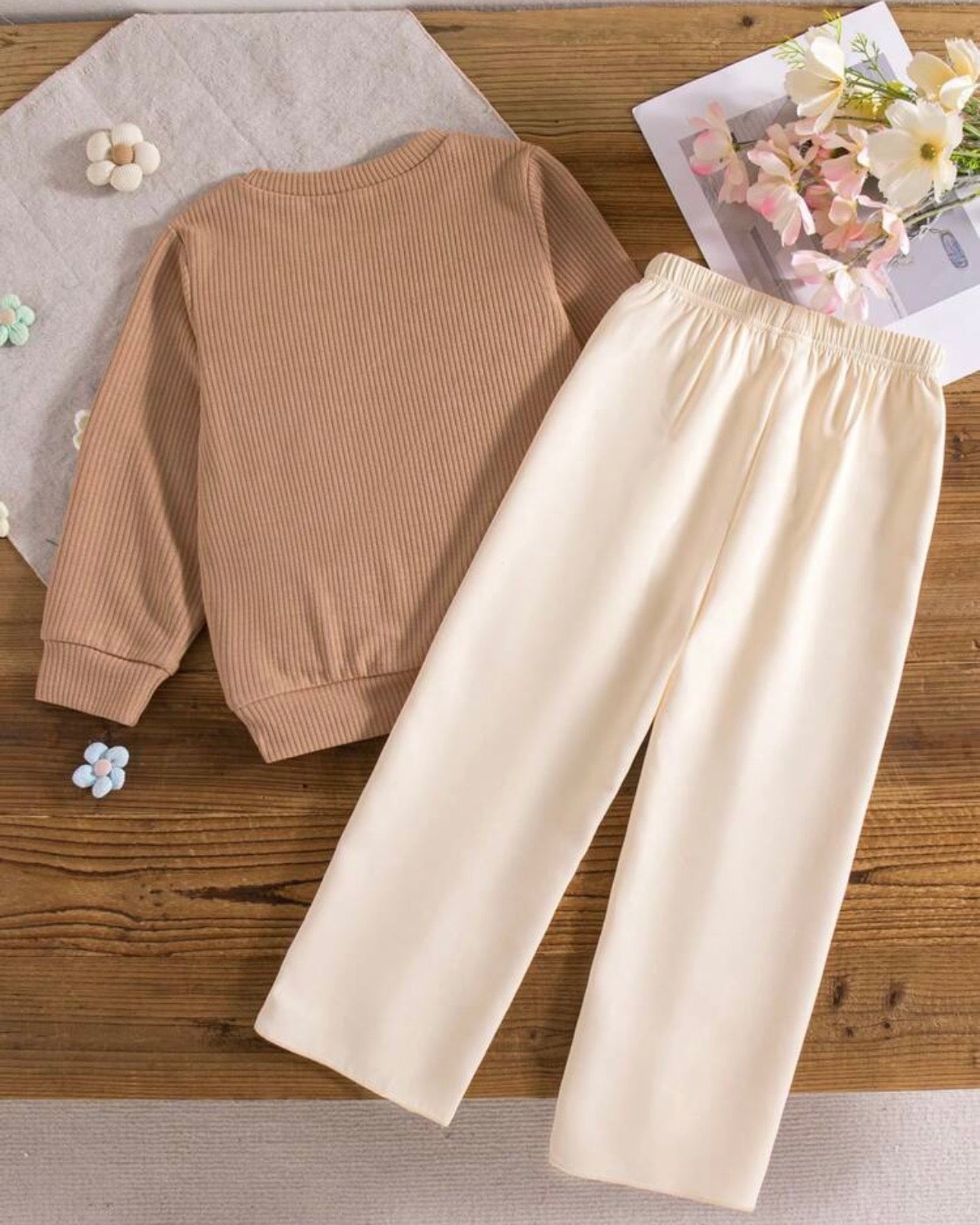 Girls Khaki 3D Floral Decor Round Neck Long Sleeve Sweatshirt And Pants Set