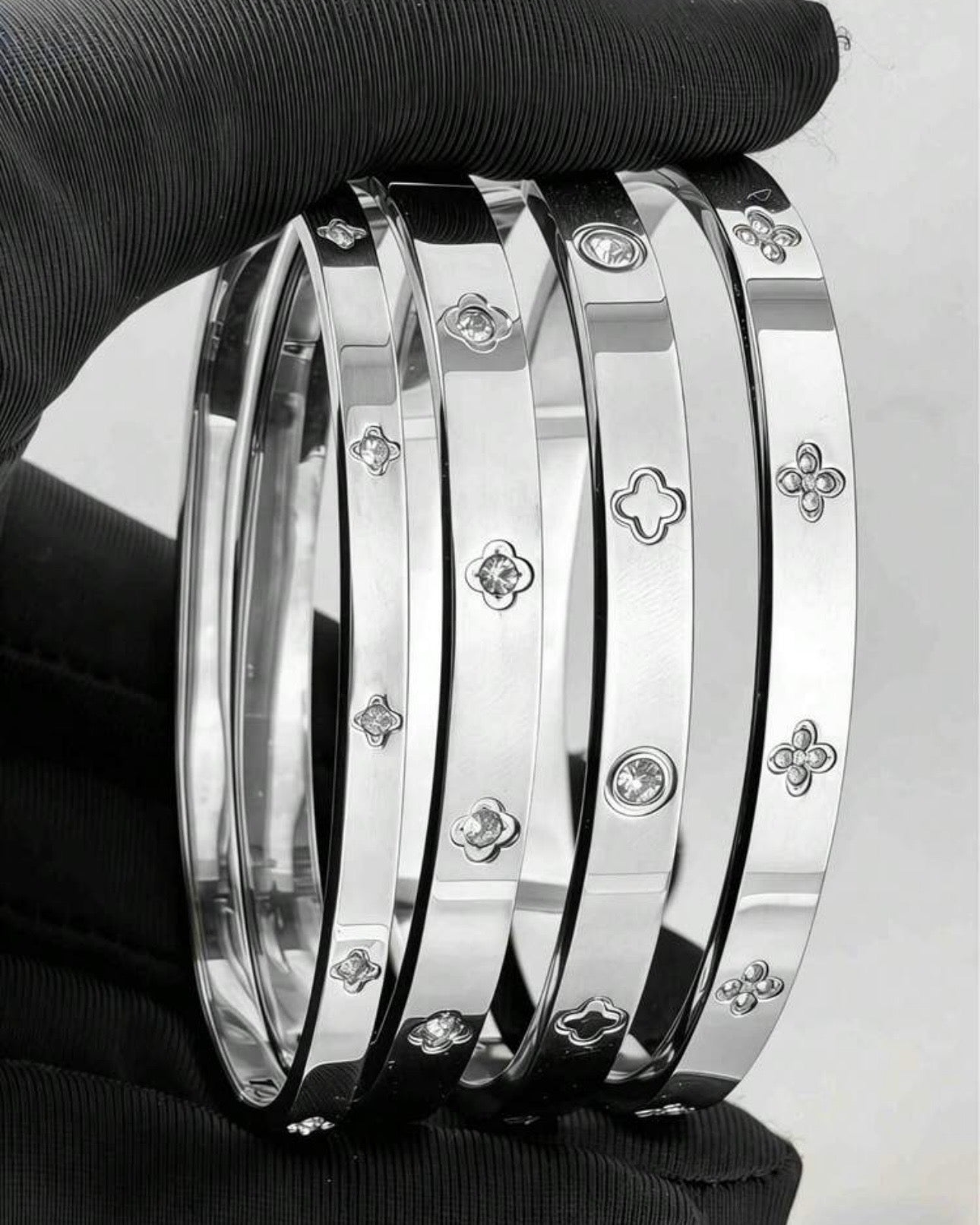 4pcs Luxury Elegant Waterproof Four Cuff Bracelet Set