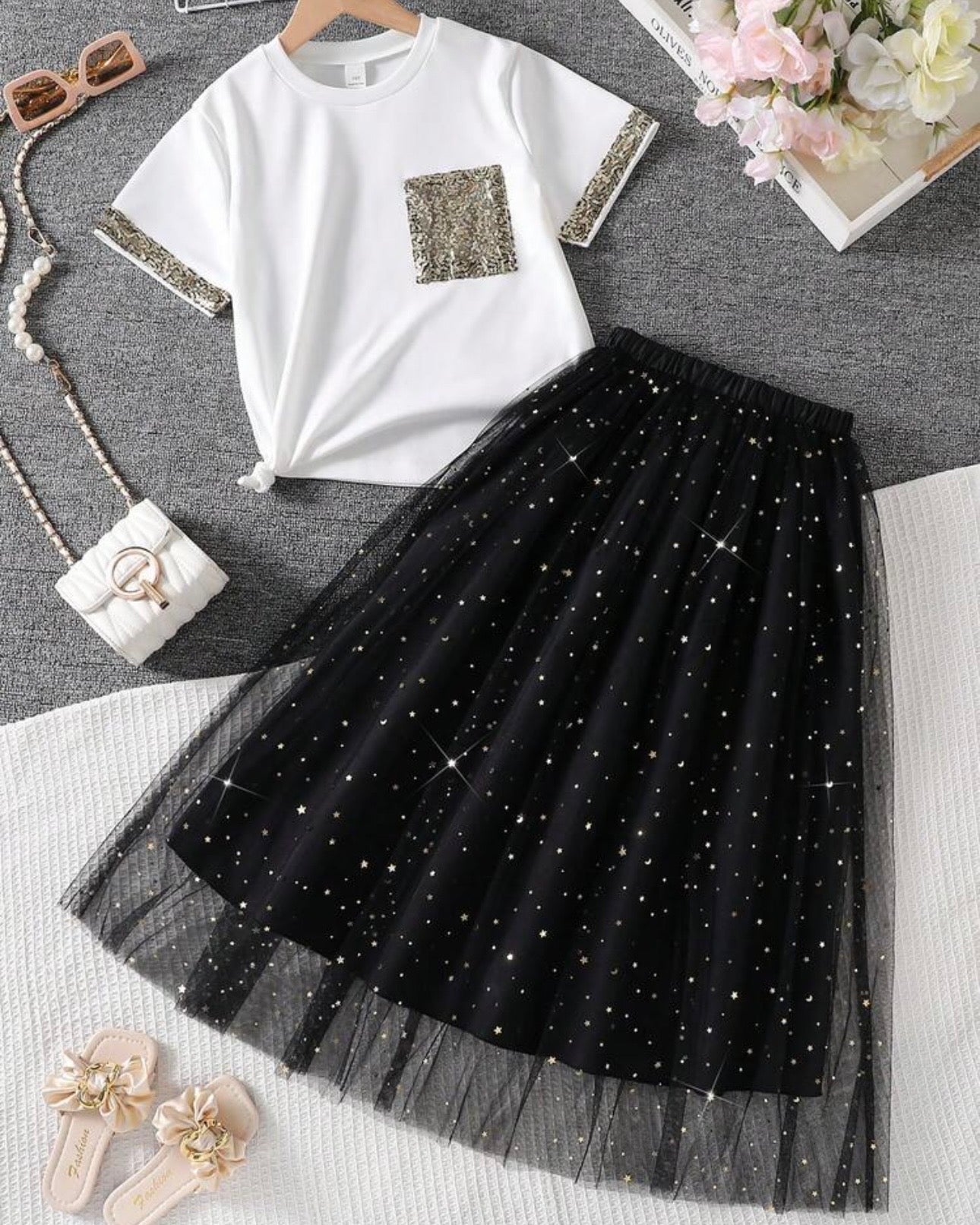 2pcs Tween Girl Beaded Decor Round Neck Short Sleeve T-Shirt And Black Elegant Mesh Sequin Skirt