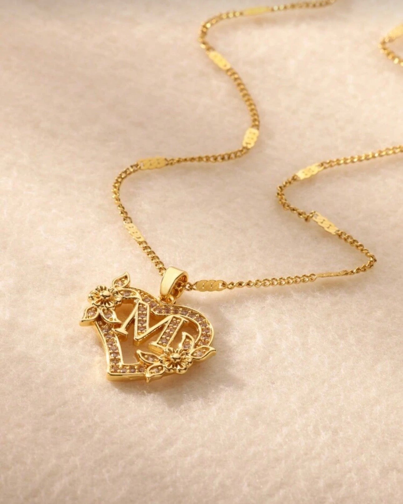 1pc Elegant Premium Quality Heart & Flower Alphabet Pendant Necklace