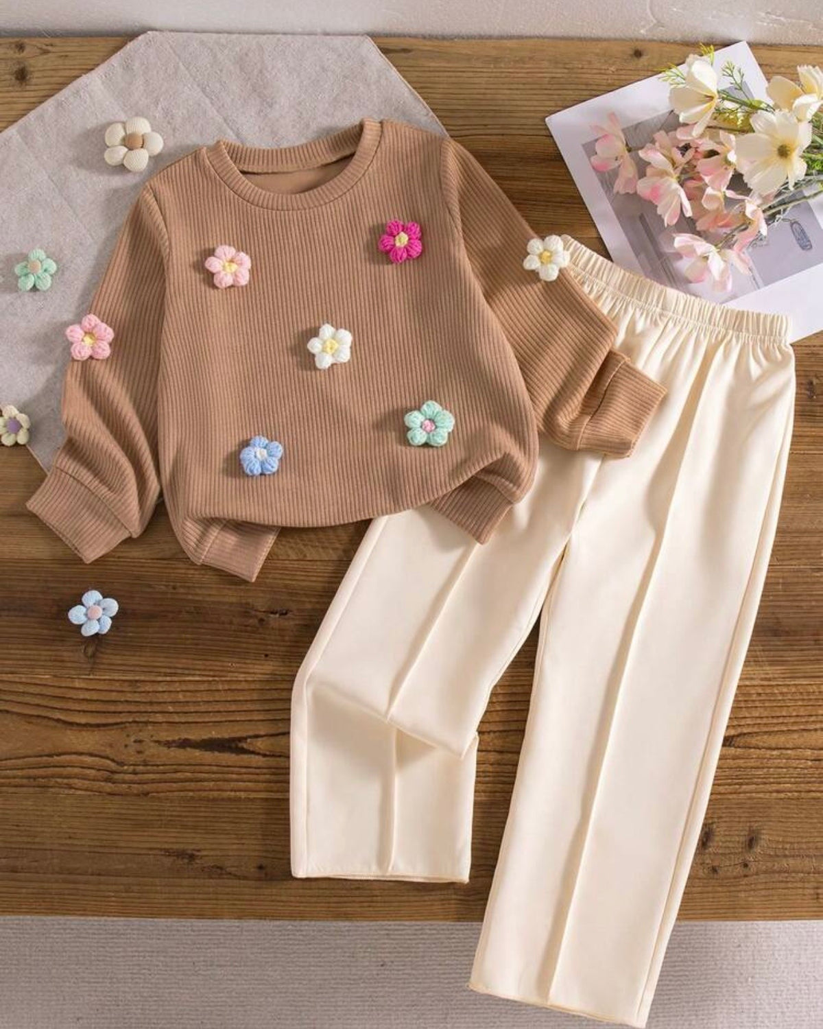 Girls Khaki 3D Floral Decor Round Neck Long Sleeve Sweatshirt And Pants Set