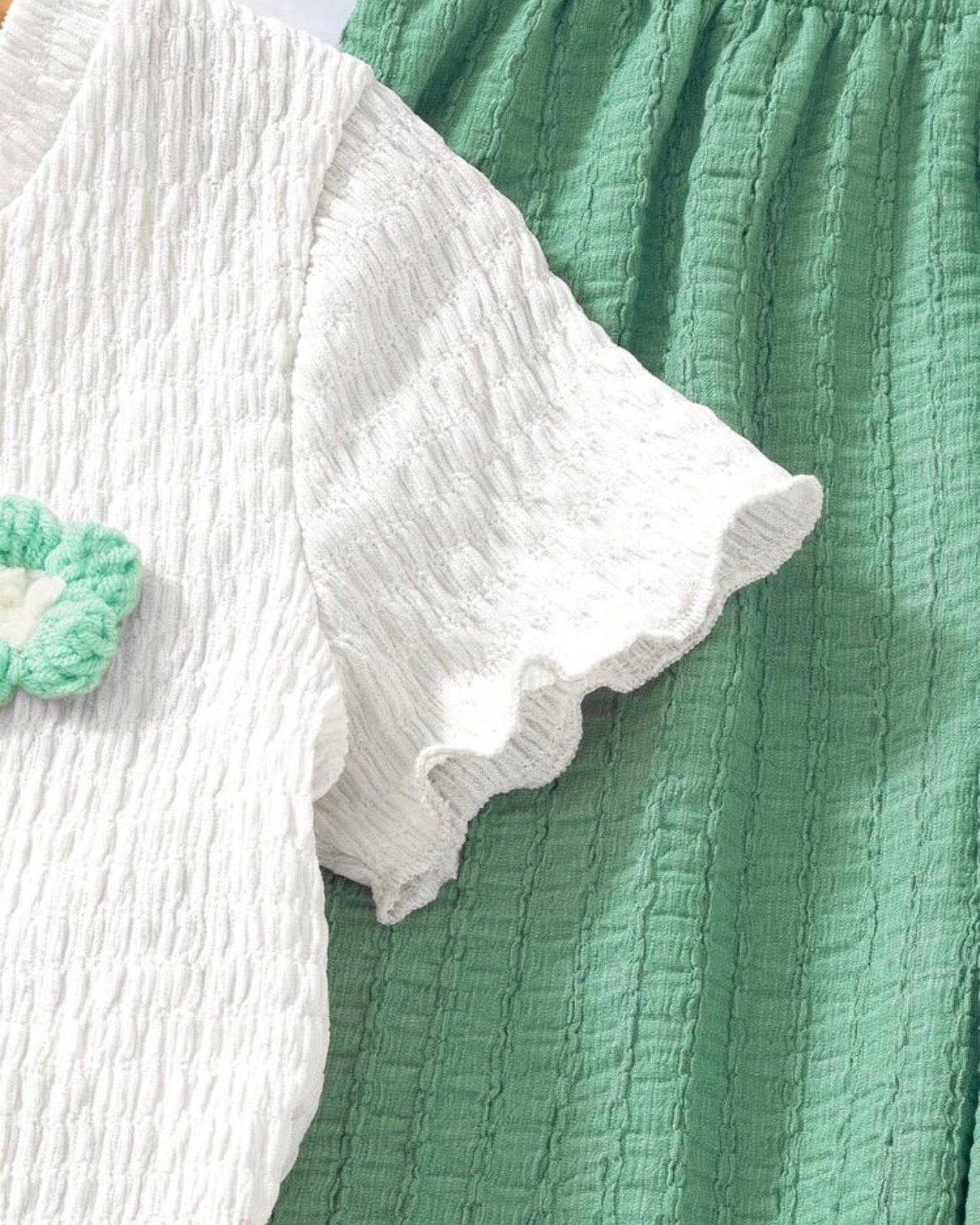 Girls Green and White 3D Floral Textured T-Shirt & Pants Set – 2pcs Casual Outfit