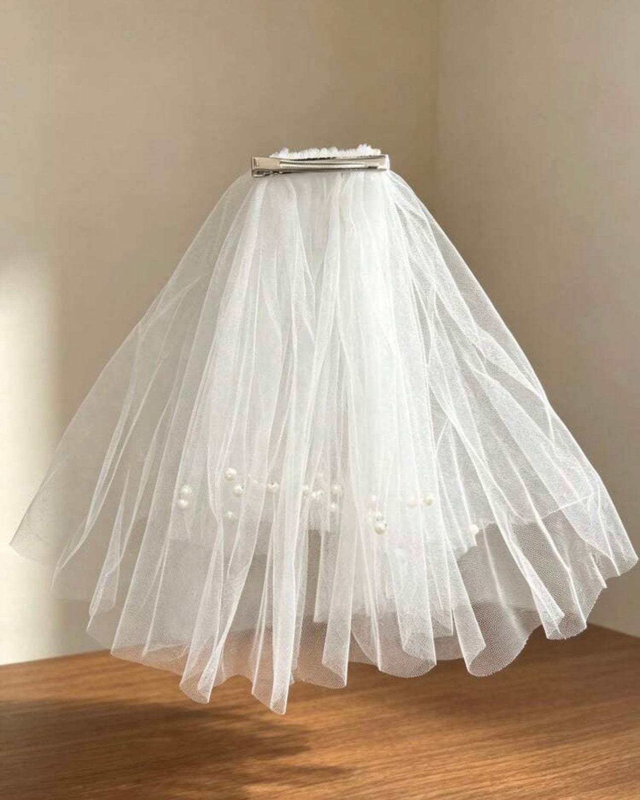 Girls’ white Double-Layer Pearl Mesh Veil Hair Clip