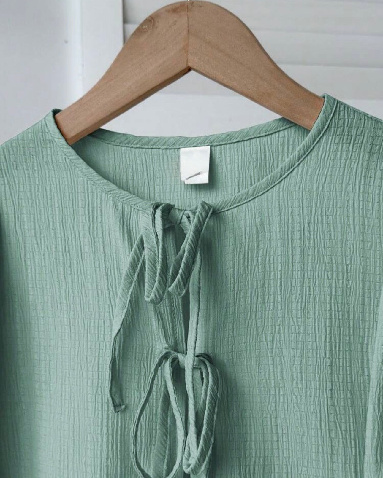 Tween Girls Green Textured Bow Tie Long Sleeve Shirt