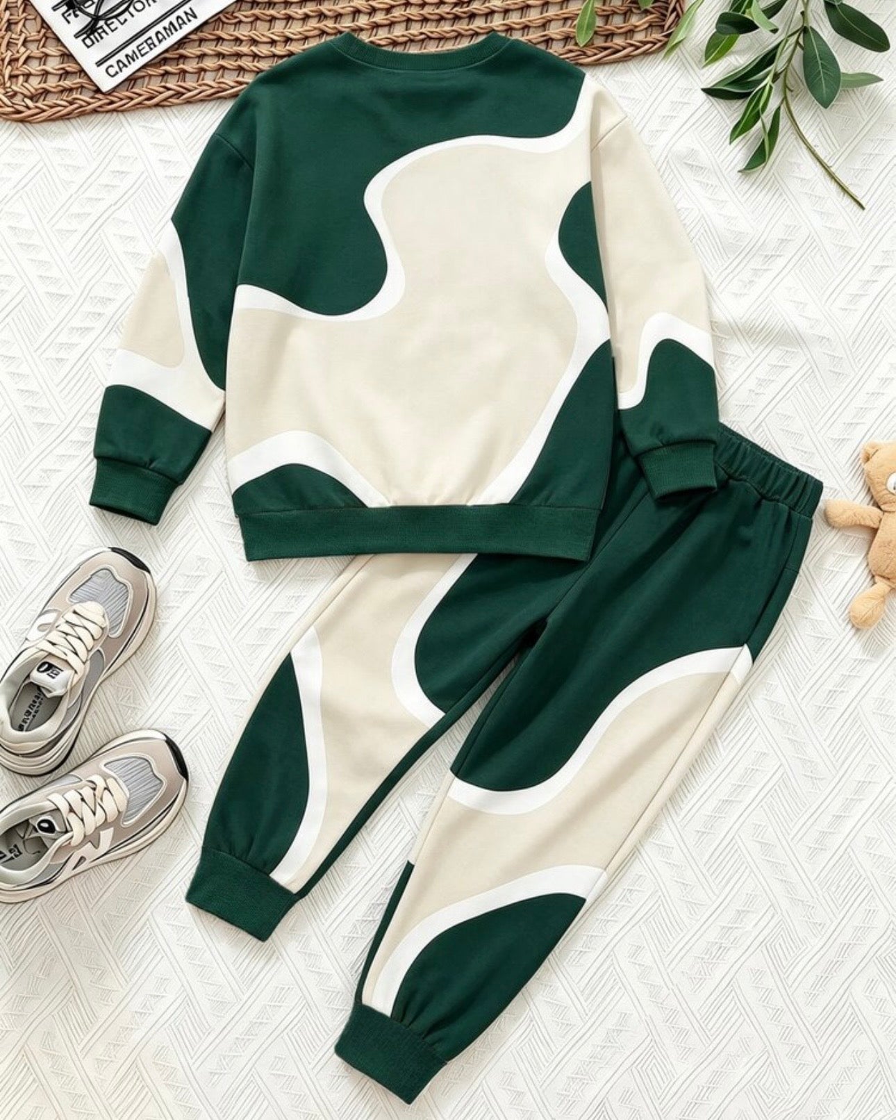Young Boy Green Geometric Sweatshirt And Joggers Pants Set