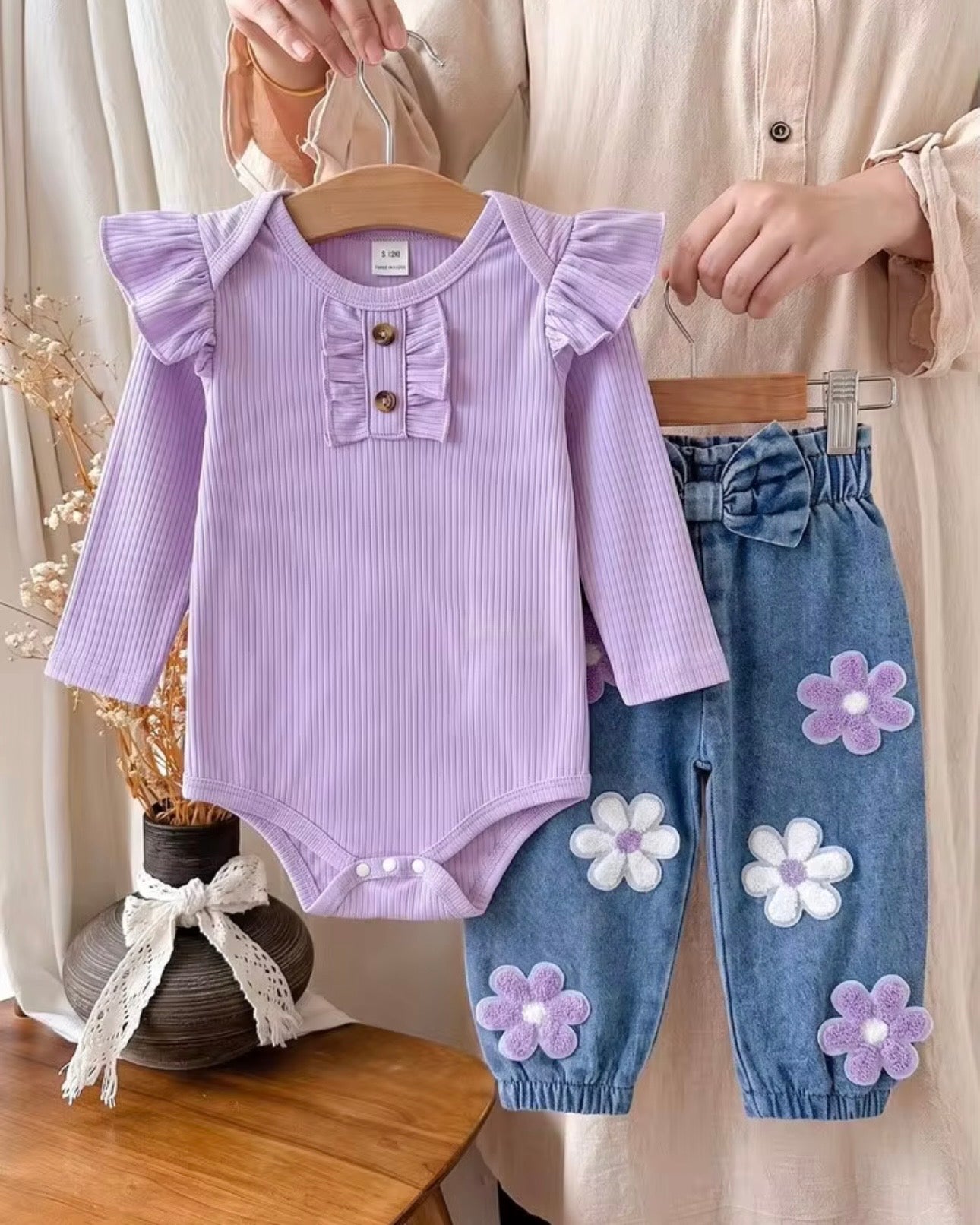 2pcs Purple Baby Girl Flutter Sleeve Bodysuit & 3D Floral Pants