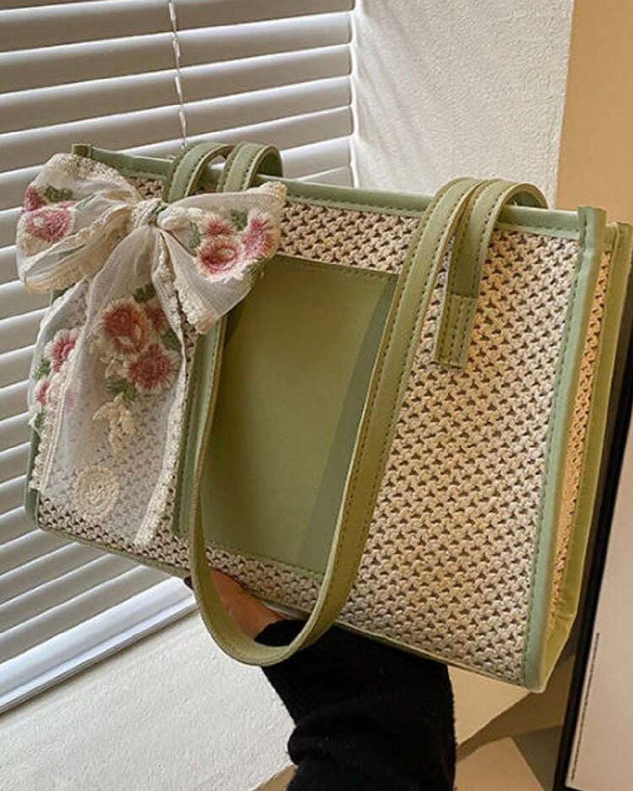 Women’s Large Capacity Straw Tote Bag with Scarf