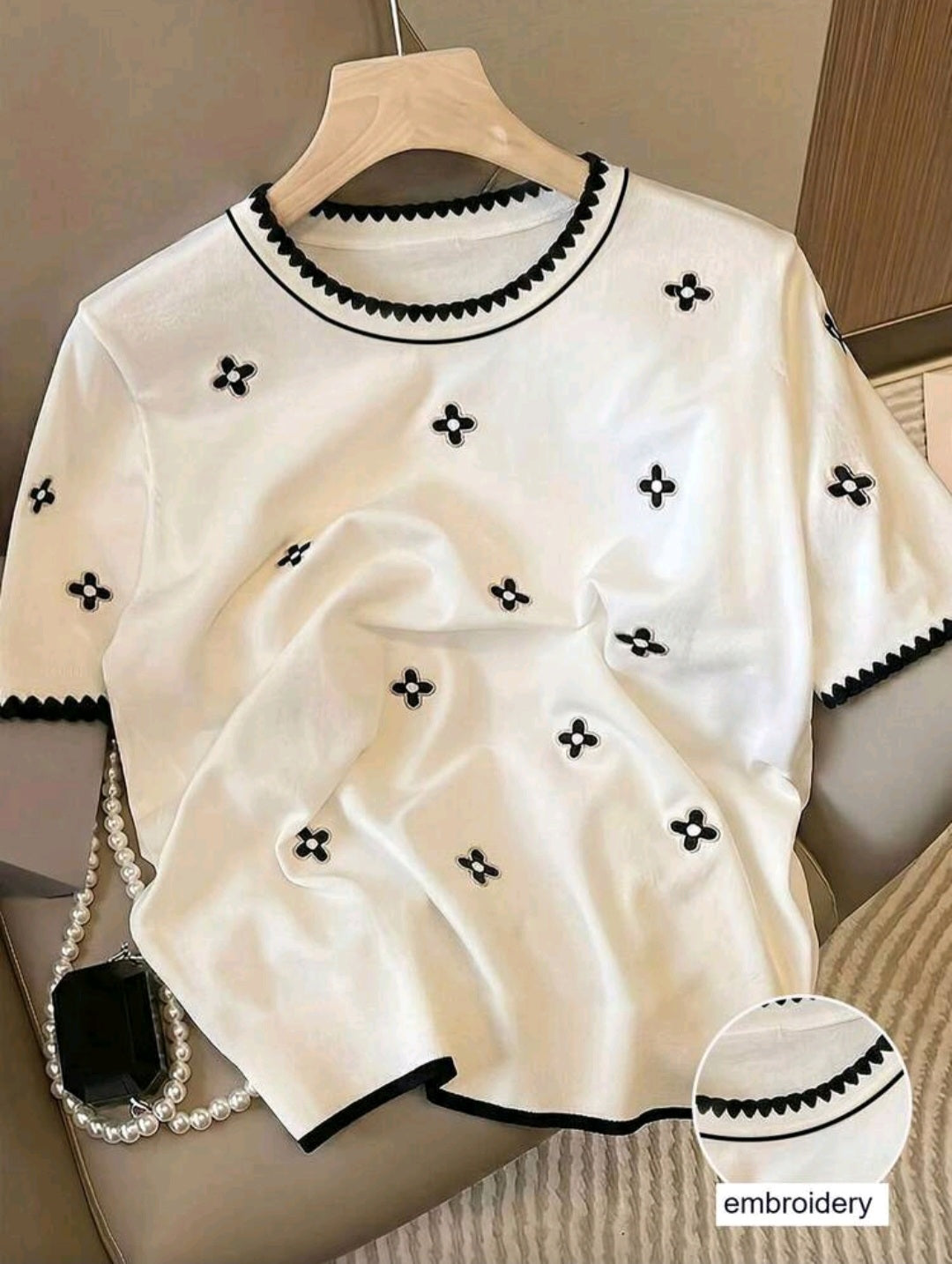 Women Contrast Color Round Neck Heart Print T-Shirt