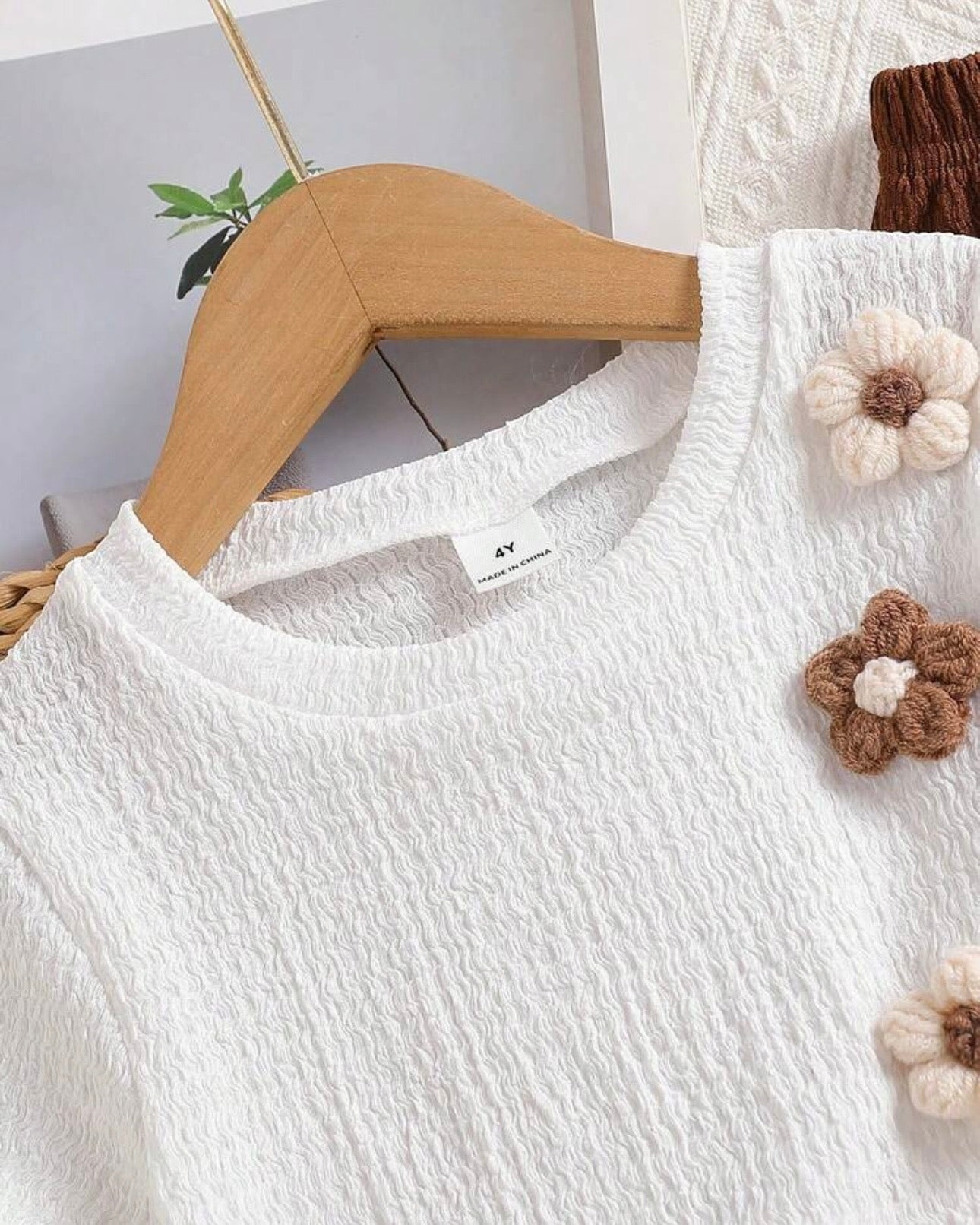 Girls Brown 3D Floral Textured T-Shirt & Pants Set – 2pcs Casual Outfit