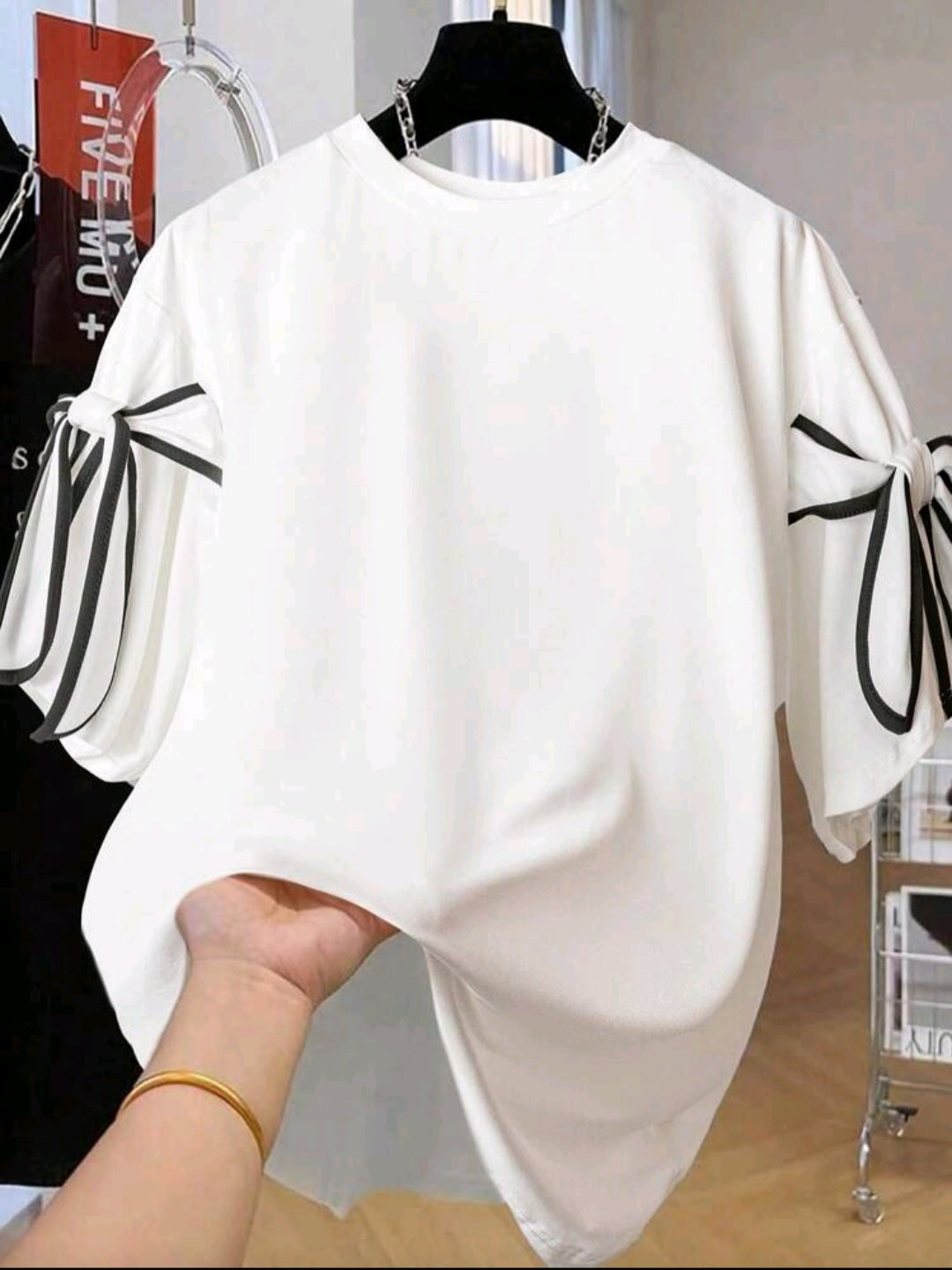Women White and Black Bow Decor Casual T-Shirt